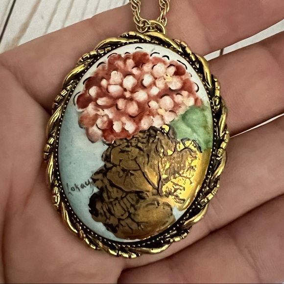 Vintage Hand Painted Beautiful Floral Abstract Pendant/Necklace - Picture 3 of 11